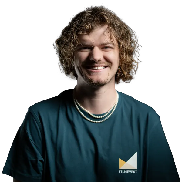 Ein Portrait von einem jungen Mann, Henrik, Praktikant bei Filmevent.