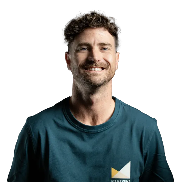 Ein Portrait von einem jungen Mann, Manuel, Projektmanager bei Filmevent.